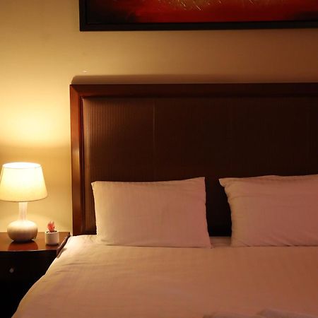 Boutique Hotel Igmas, Prishtina Pristina Kültér fotó