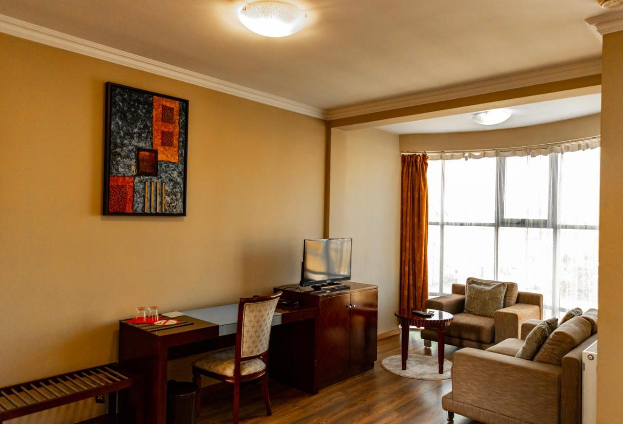 Boutique Hotel Igmas, Prishtina Pristina Kültér fotó