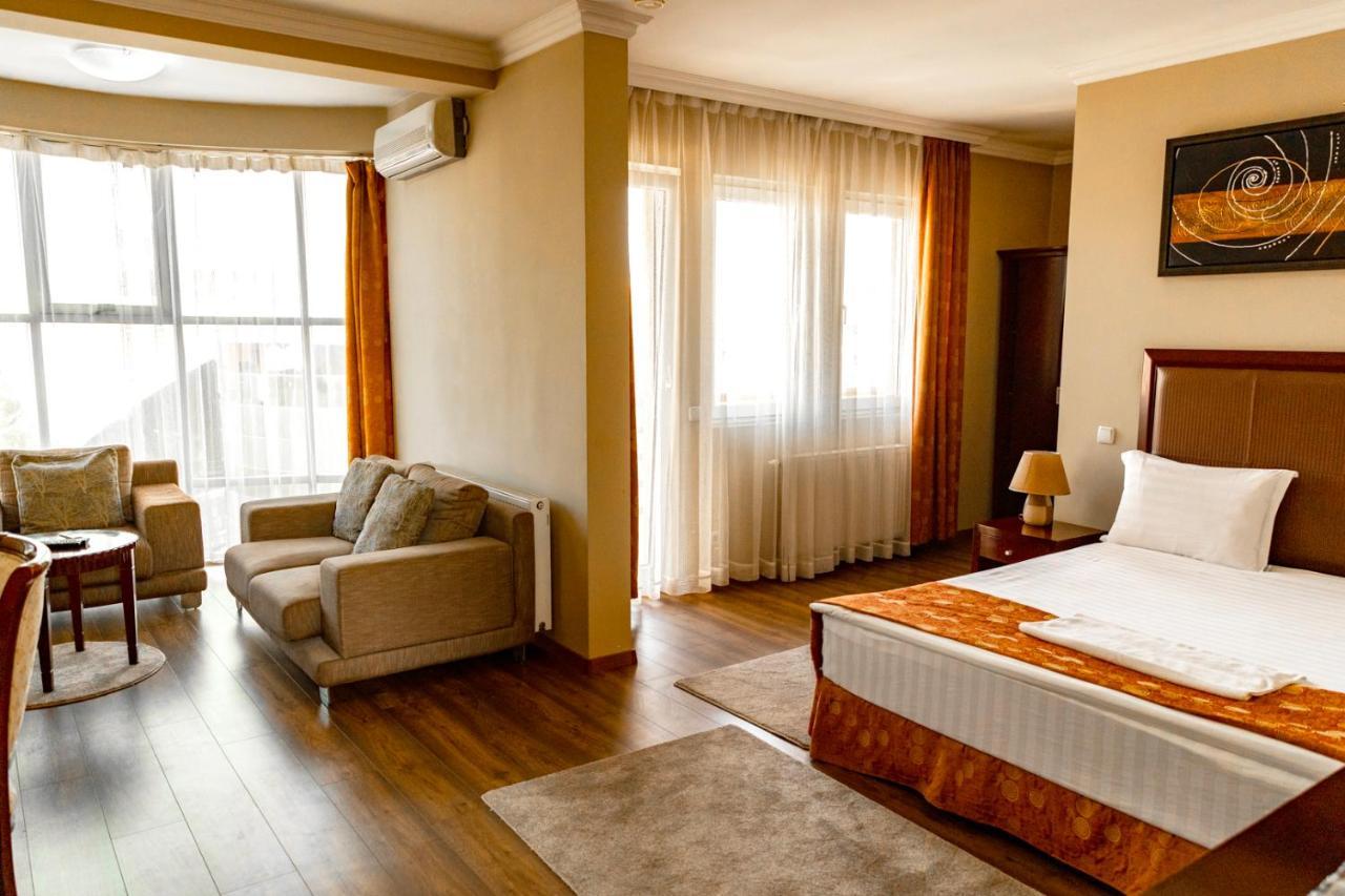 Boutique Hotel Igmas, Prishtina Pristina Kültér fotó