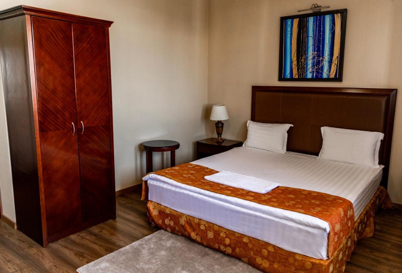 Boutique Hotel Igmas, Prishtina Pristina Kültér fotó