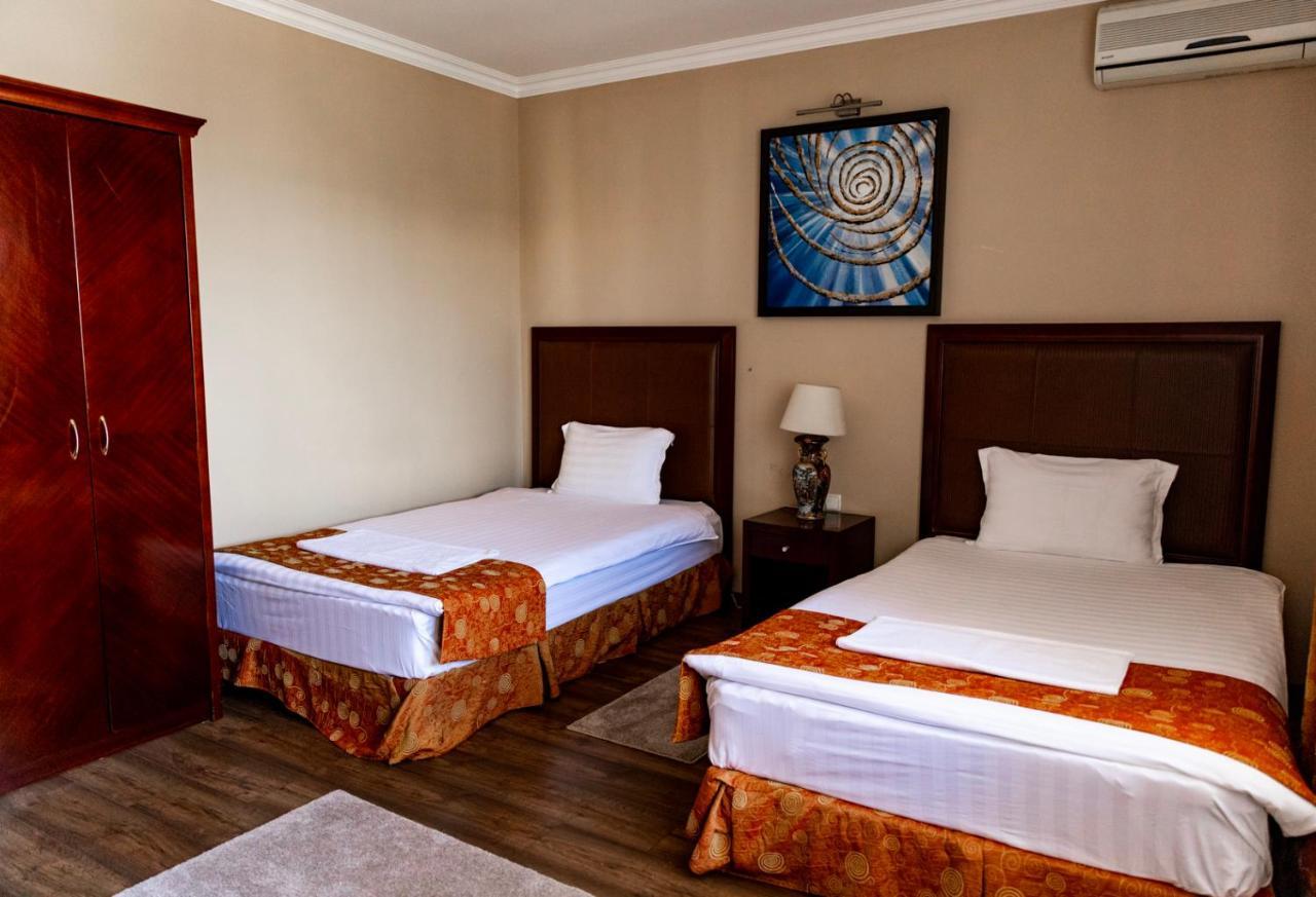 Boutique Hotel Igmas, Prishtina Pristina Kültér fotó