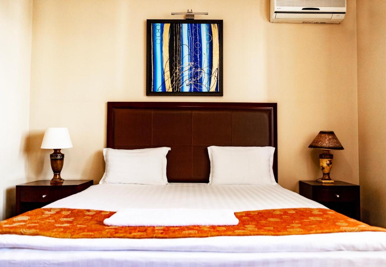 Boutique Hotel Igmas, Prishtina Pristina Kültér fotó
