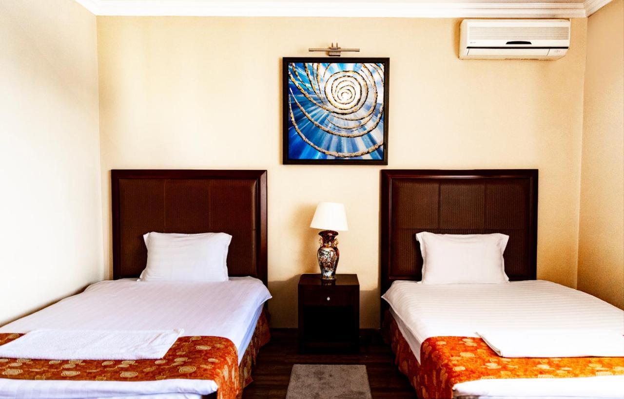 Boutique Hotel Igmas, Prishtina Pristina Kültér fotó